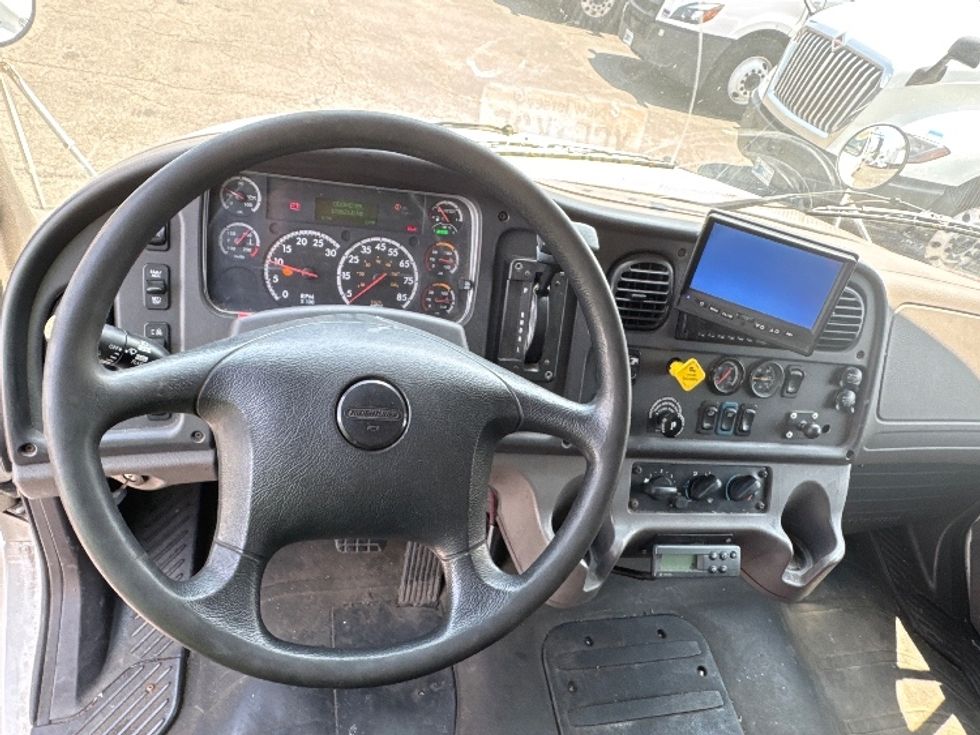 Refrigerated Truck-Light and Medium Duty Trucks-Freightliner-2019-M2-Parsippany-NJ-172,591\n\t\tmiles-$ 37,750 - Image 13