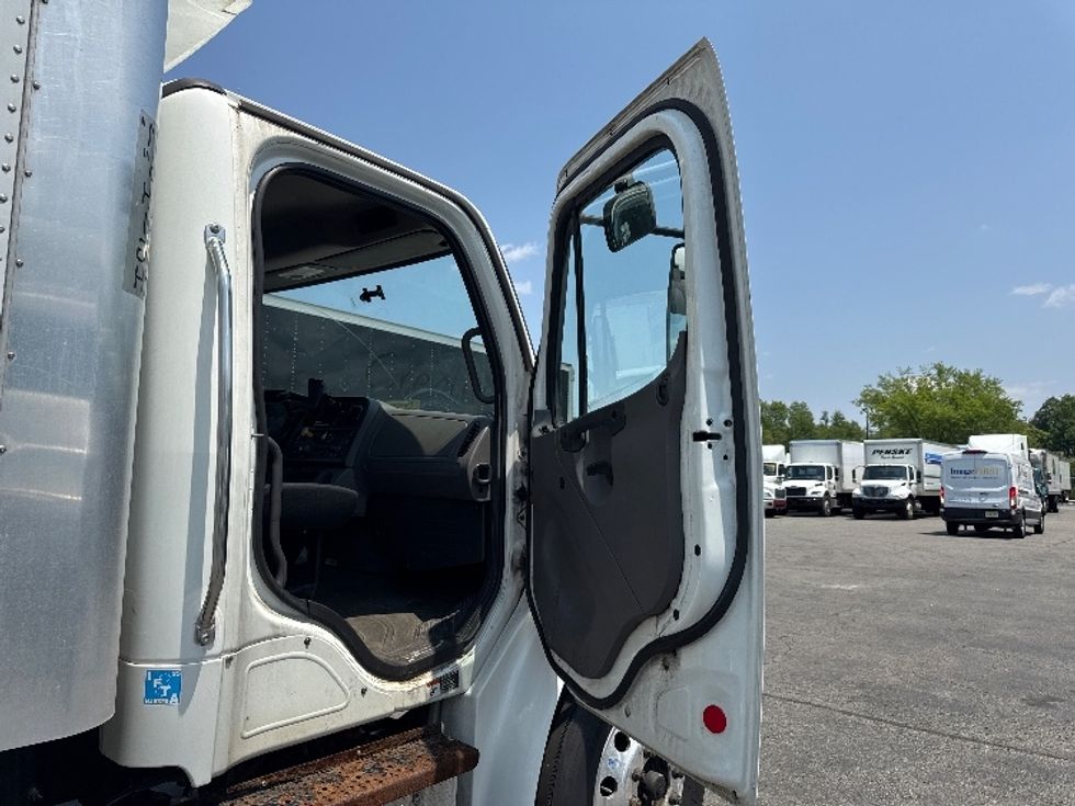 Refrigerated Truck-Light and Medium Duty Trucks-Freightliner-2019-M2-Parsippany-NJ-172,591\n\t\tmiles-$ 37,750 - Image 14