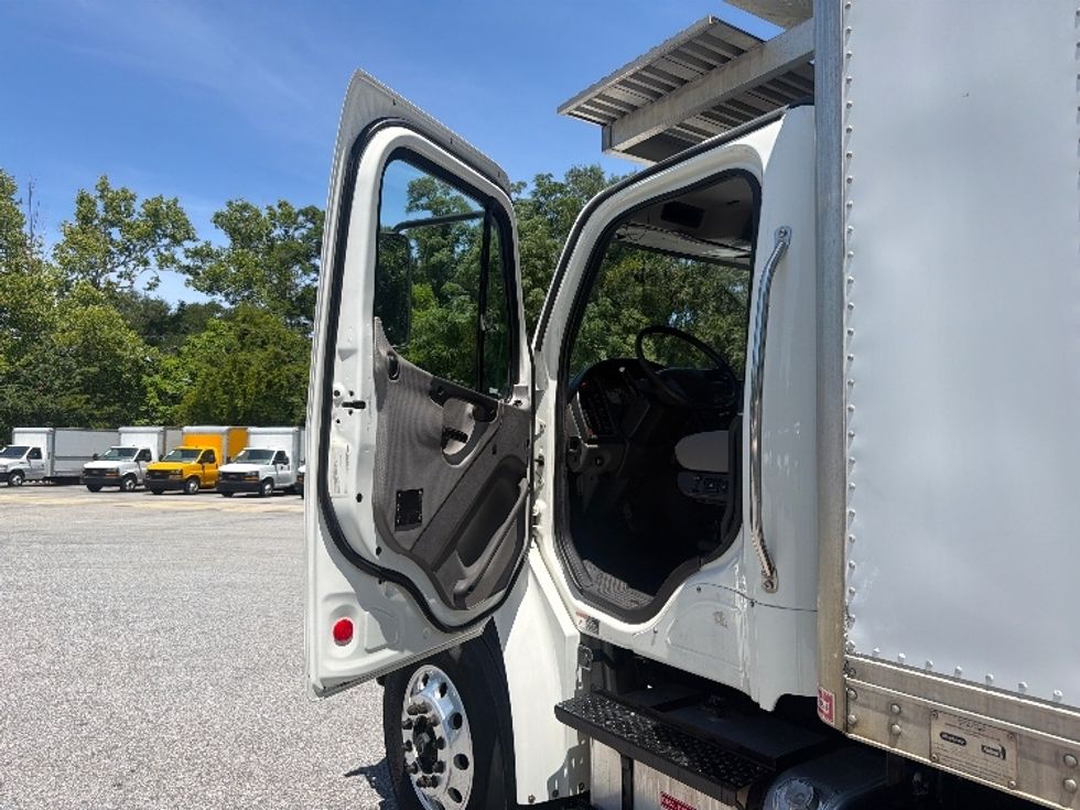 Refrigerated Truck-Light and Medium Duty Trucks-Freightliner-2019-M2-Pensacola-FL-235,329\n\t\tmiles-$ 56,250 - Image 16
