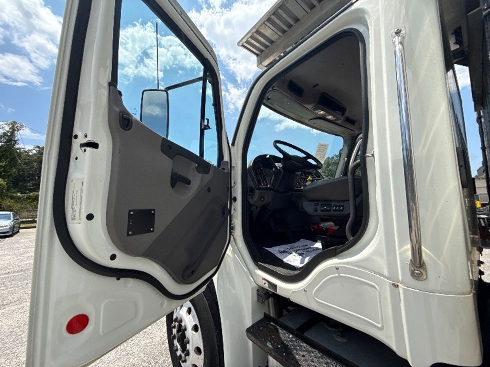 Refrigerated Truck-Light and Medium Duty Trucks-Freightliner-2019-M2-Pensacola-FL-266,223\n\t\tmiles-$ 51,250 - Image 16