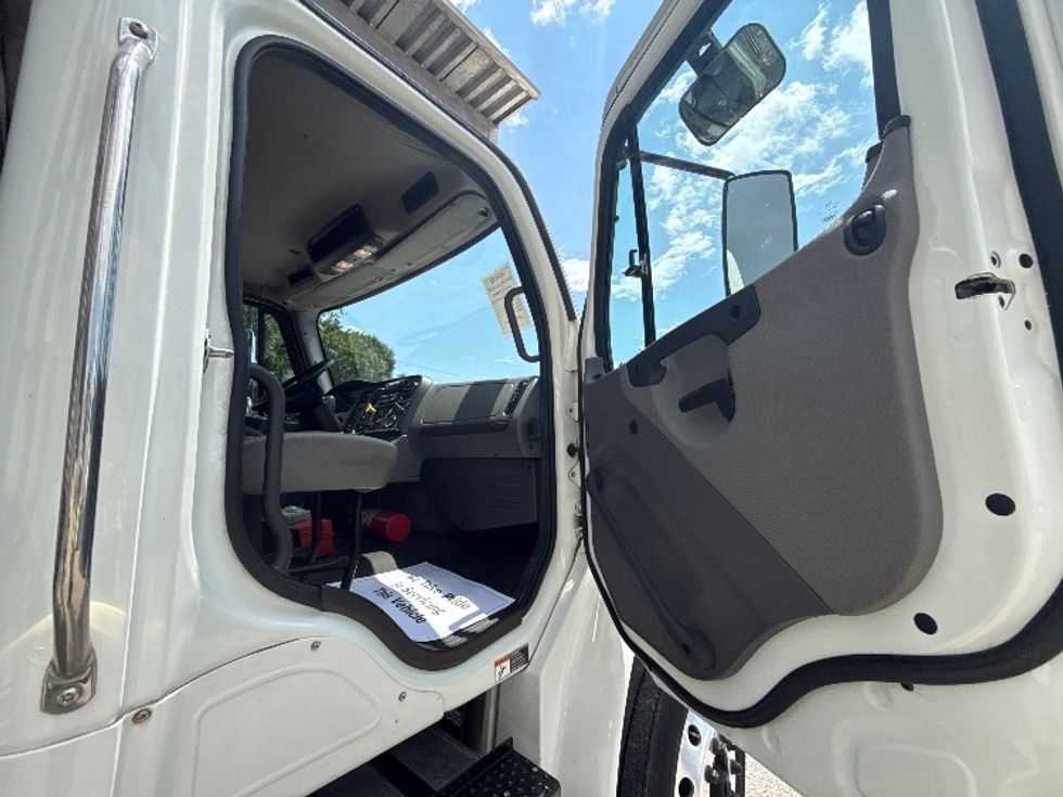 Refrigerated Truck-Light and Medium Duty Trucks-Freightliner-2019-M2-Pensacola-FL-266,223\n\t\tmiles-$ 51,250 - Image 20