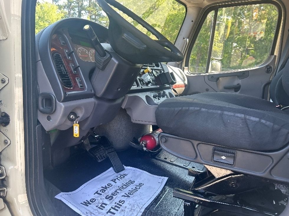 Refrigerated Truck-Light and Medium Duty Trucks-Freightliner-2019-M2-Pensacola-FL-316,541\n\t\tmiles-$ 30,750 - Image 17