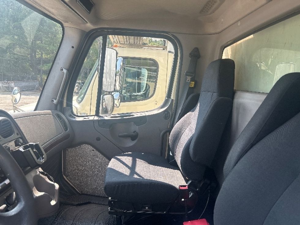 Refrigerated Truck-Light and Medium Duty Trucks-Freightliner-2019-M2-Pensacola-FL-316,541\n\t\tmiles-$ 30,750 - Image 18