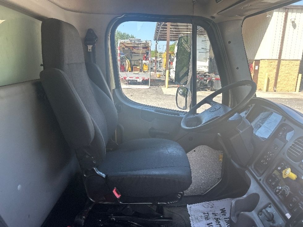 Refrigerated Truck-Light and Medium Duty Trucks-Freightliner-2019-M2-Pensacola-FL-316,541\n\t\tmiles-$ 30,750 - Image 21