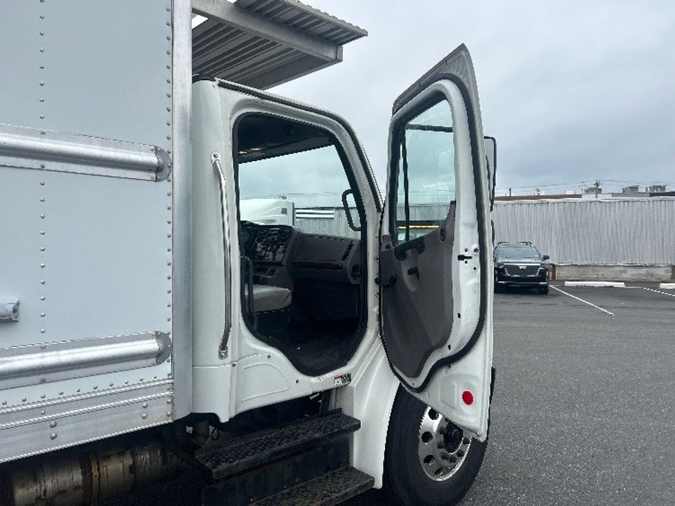 Refrigerated Truck-Light and Medium Duty Trucks-Freightliner-2019-M2-Philadelphia-PA-179,265\n\t\tmiles-$ 55,750 - Image 20