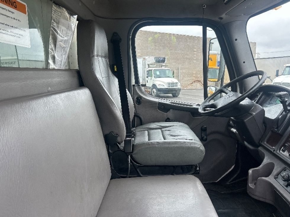 Refrigerated Truck-Light and Medium Duty Trucks-Freightliner-2019-M2-Philadelphia-PA-179,265\n\t\tmiles-$ 55,750 - Image 22