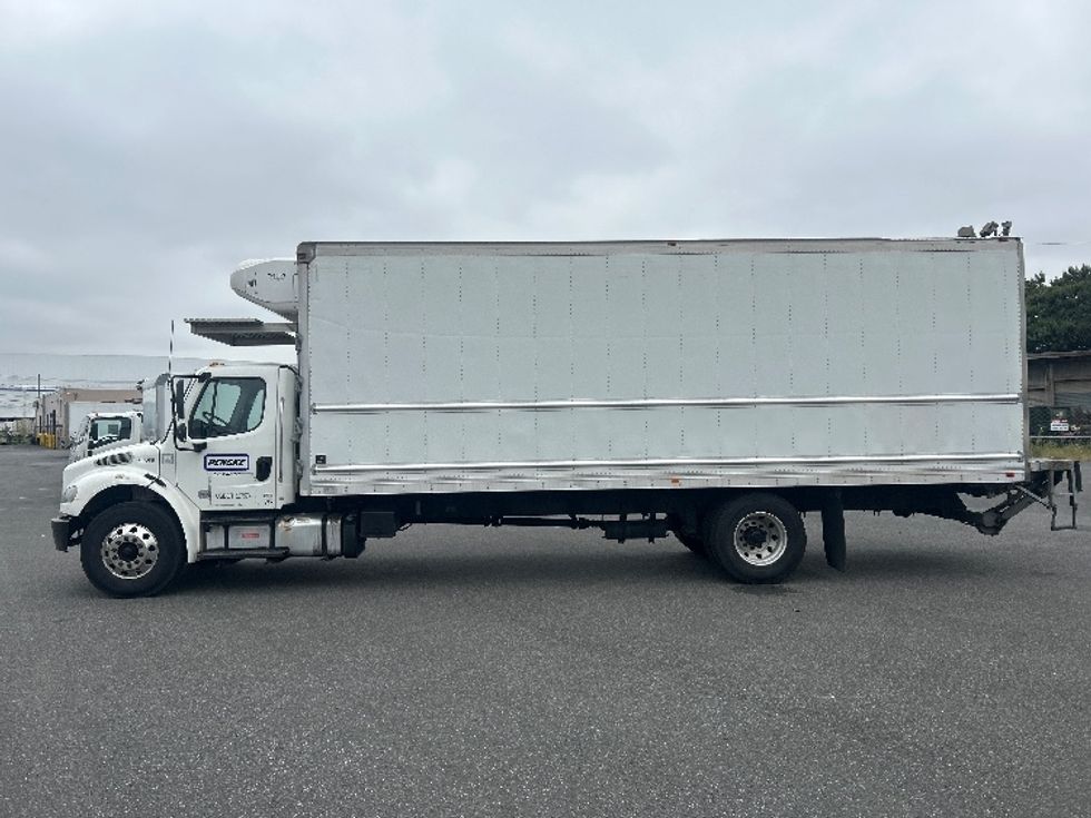 Refrigerated Truck-Light and Medium Duty Trucks-Freightliner-2019-M2-Philadelphia-PA-179,265\n\t\tmiles-$ 55,750 - Image 4