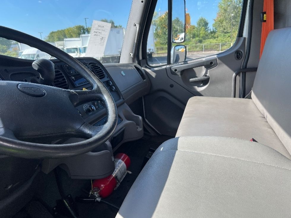 Refrigerated Truck-Light and Medium Duty Trucks-Freightliner-2019-M2-Philadelphia-PA-231,423\n\t\tmiles-$ 35,250 - Image 17