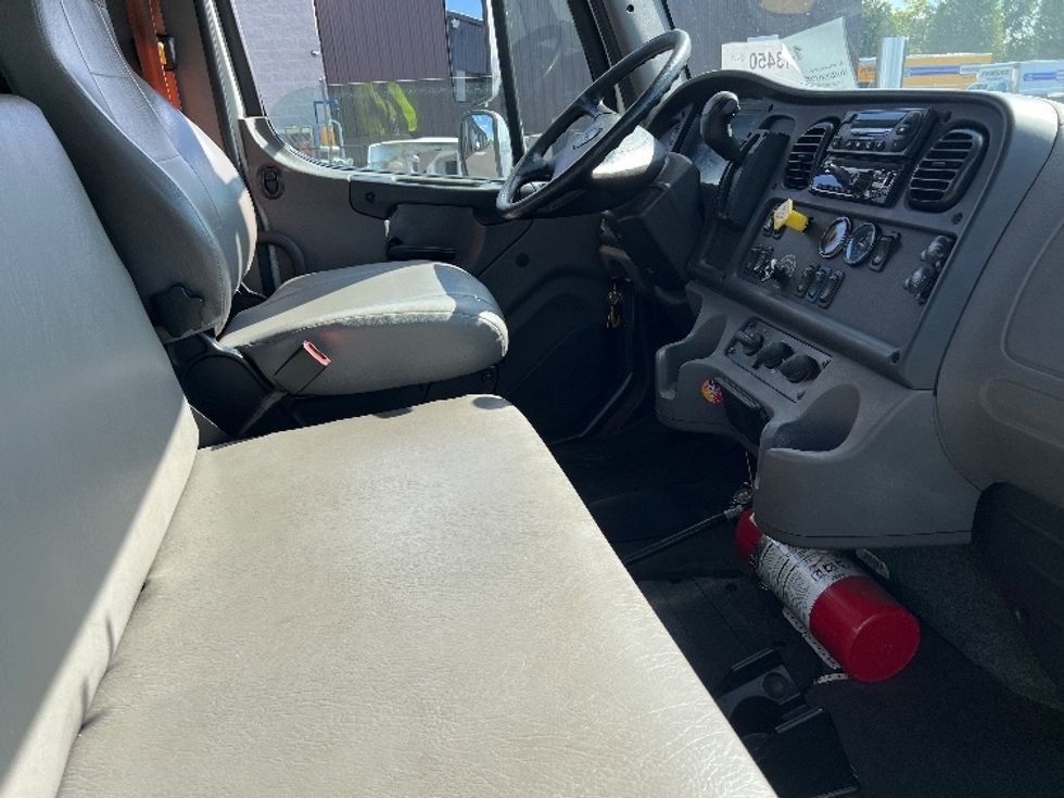 Refrigerated Truck-Light and Medium Duty Trucks-Freightliner-2019-M2-Philadelphia-PA-231,423\n\t\tmiles-$ 35,250 - Image 22