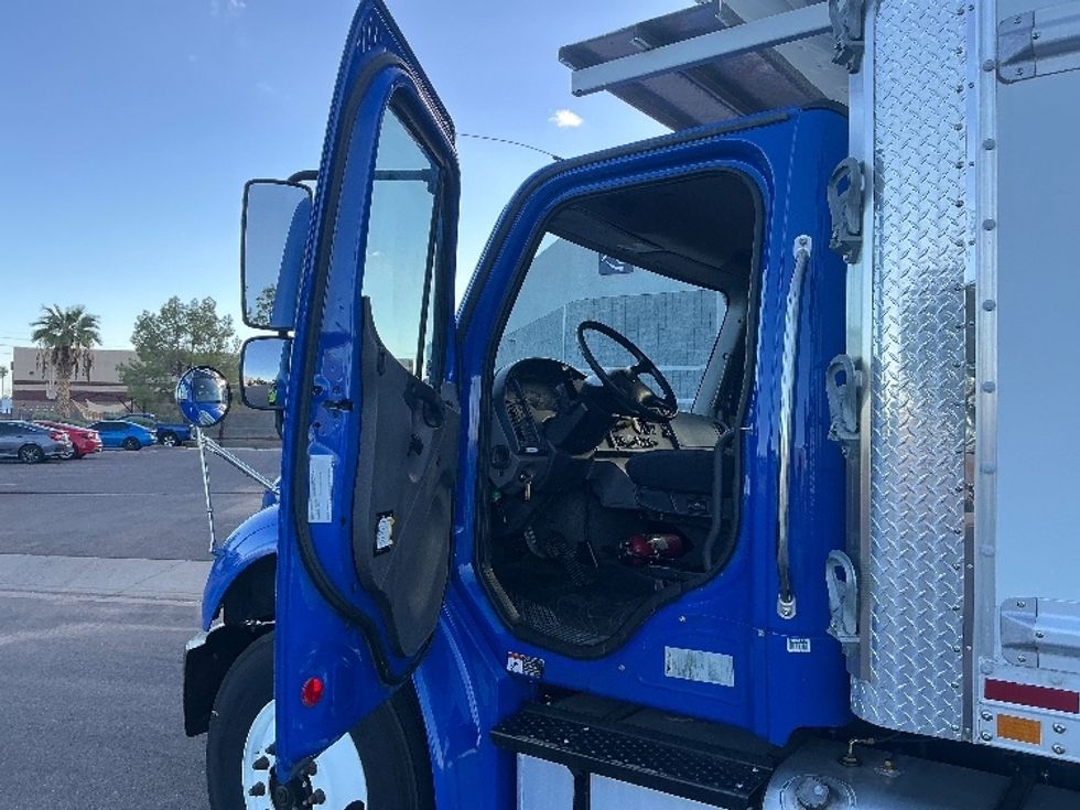 Refrigerated Truck-Light and Medium Duty Trucks-Freightliner-2019-M2-Phoenix-AZ-175,140\n\t\tmiles-$ 49,500 - Image 16