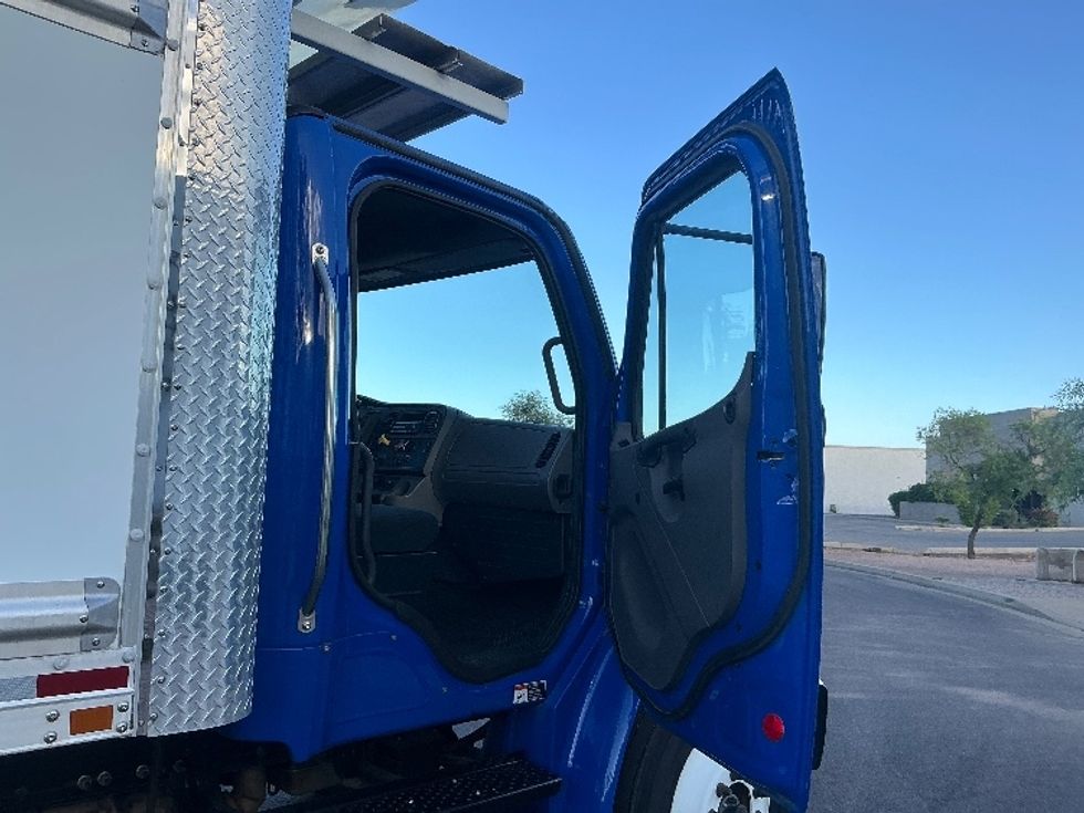 Refrigerated Truck-Light and Medium Duty Trucks-Freightliner-2019-M2-Phoenix-AZ-175,140\n\t\tmiles-$ 49,500 - Image 20