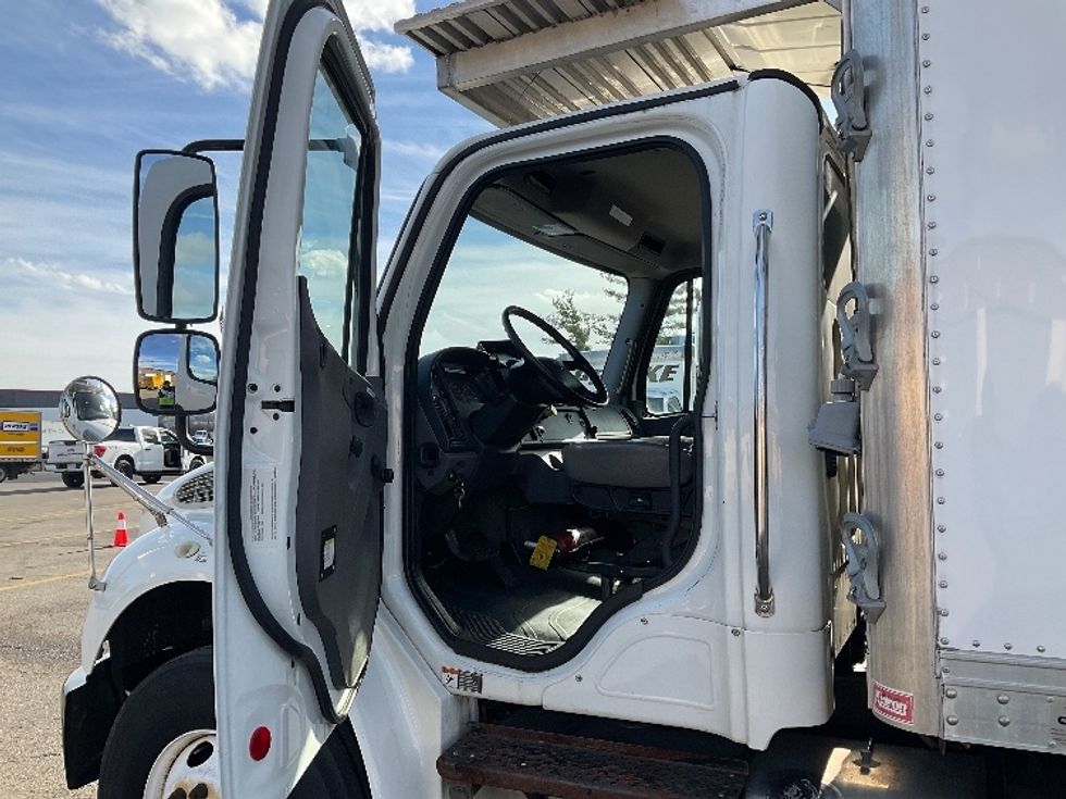 Refrigerated Truck-Light and Medium Duty Trucks-Freightliner-2019-M2-Piqua-OH-91,992\n\t\tmiles-$ 68,750 - Image 16