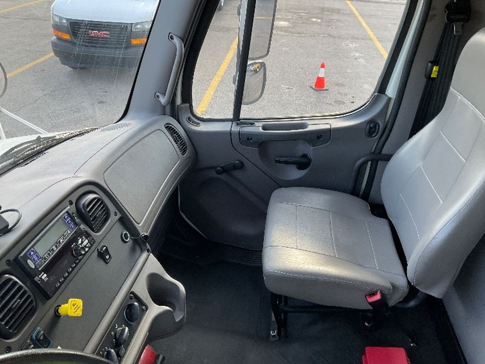 Refrigerated Truck-Light and Medium Duty Trucks-Freightliner-2019-M2-Piqua-OH-91,992\n\t\tmiles-$ 68,750 - Image 19