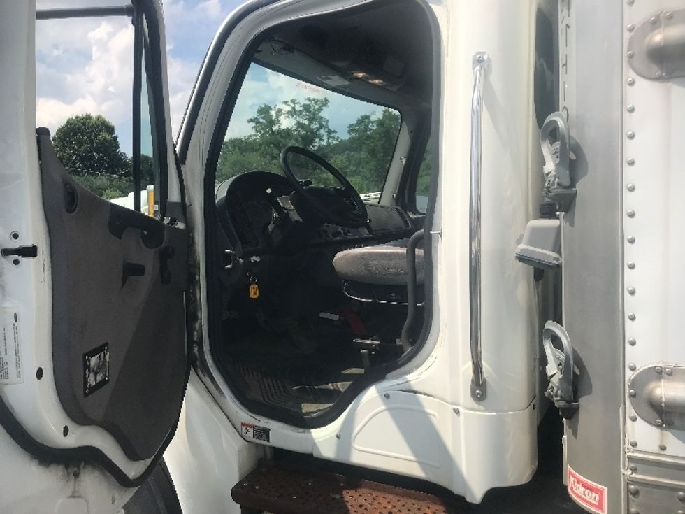 Refrigerated Truck-Light and Medium Duty Trucks-Freightliner-2019-M2-Pittsburgh-PA-161,033\n\t\tmiles-$ 62,750 - Image 16