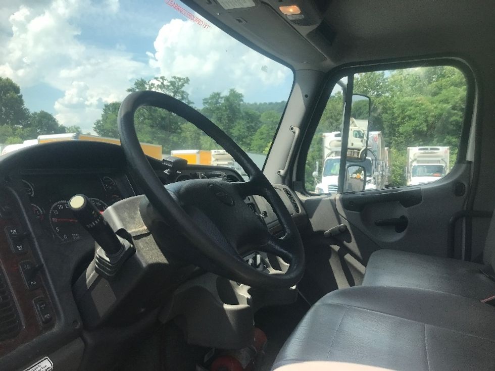 Refrigerated Truck-Light and Medium Duty Trucks-Freightliner-2019-M2-Pittsburgh-PA-161,033\n\t\tmiles-$ 62,750 - Image 17