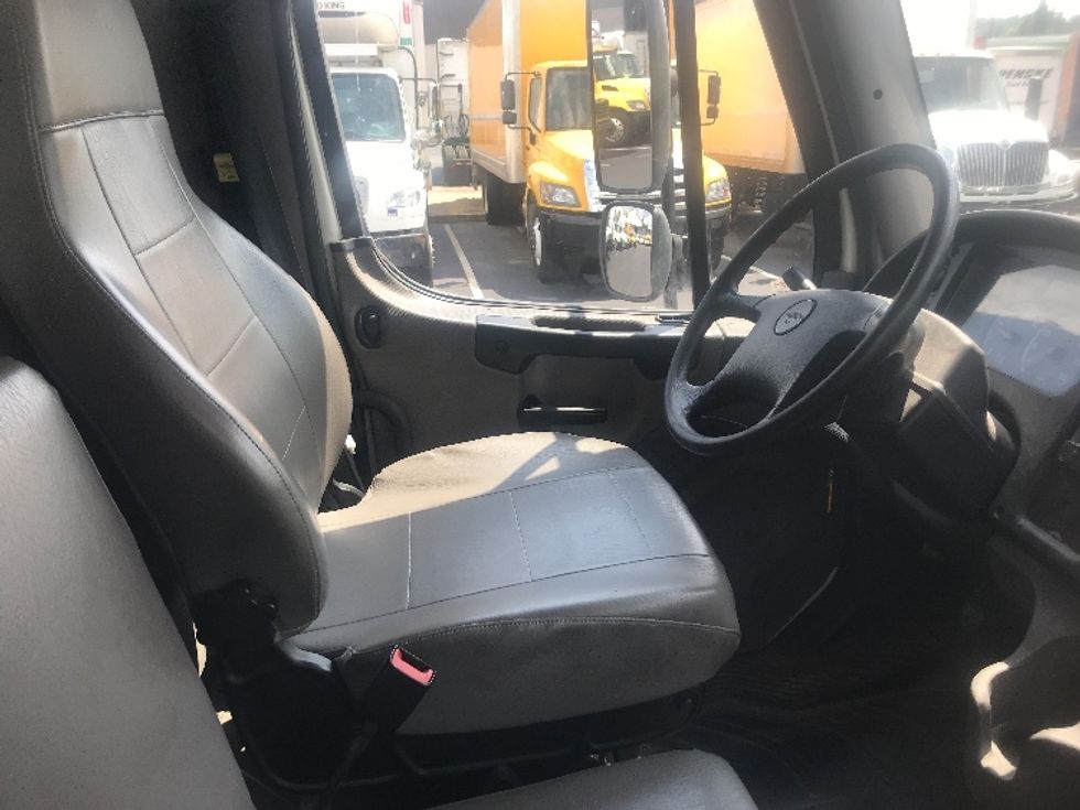 Refrigerated Truck-Light and Medium Duty Trucks-Freightliner-2019-M2-Pittsburgh-PA-161,033\n\t\tmiles-$ 62,750 - Image 22