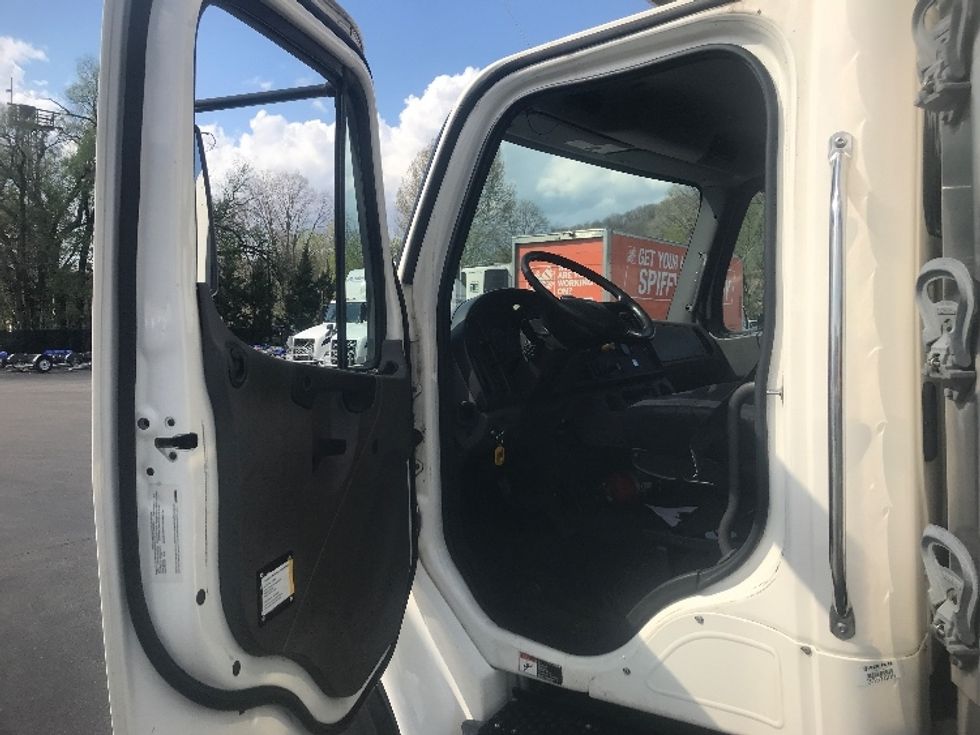 Refrigerated Truck-Light and Medium Duty Trucks-Freightliner-2019-M2-Pittsburgh-PA-166,252\n\t\tmiles-$ 48,000 - Image 16