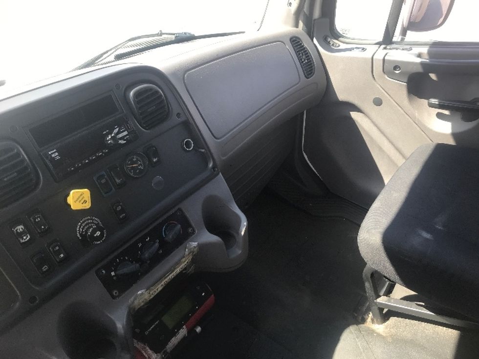 Refrigerated Truck-Light and Medium Duty Trucks-Freightliner-2019-M2-Pittsburgh-PA-166,252\n\t\tmiles-$ 48,000 - Image 19
