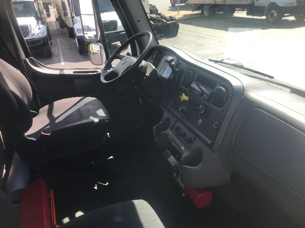 Refrigerated Truck-Light and Medium Duty Trucks-Freightliner-2019-M2-Pittsburgh-PA-166,252\n\t\tmiles-$ 48,000 - Image 22