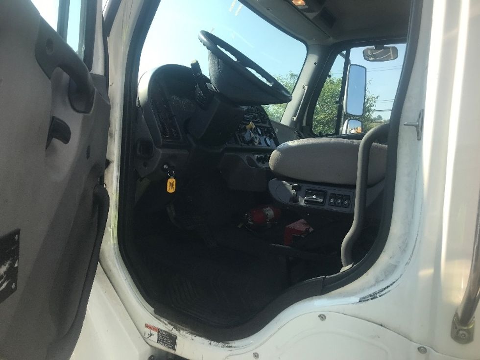 Refrigerated Truck-Light and Medium Duty Trucks-Freightliner-2019-M2-Pittsburgh-PA-315,401\n\t\tmiles-$ 36,500 - Image 16