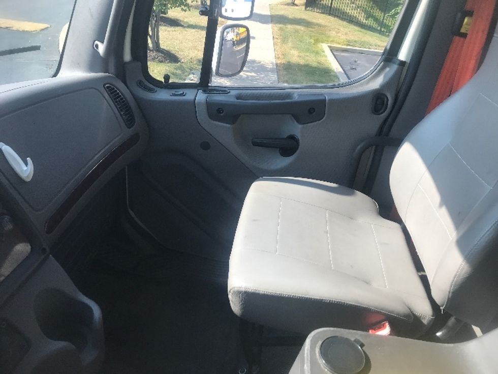 Refrigerated Truck-Light and Medium Duty Trucks-Freightliner-2019-M2-Pittsburgh-PA-315,401\n\t\tmiles-$ 36,500 - Image 19