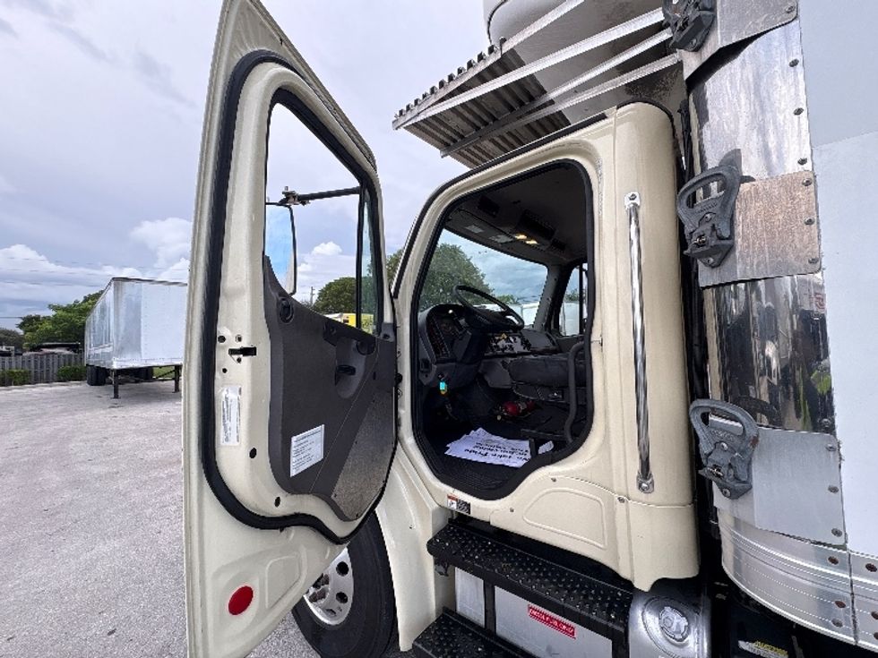 Refrigerated Truck-Light and Medium Duty Trucks-Freightliner-2019-M2-Pompano Beach-FL-159,571\n\t\tmiles-$ 52,500 - Image 16