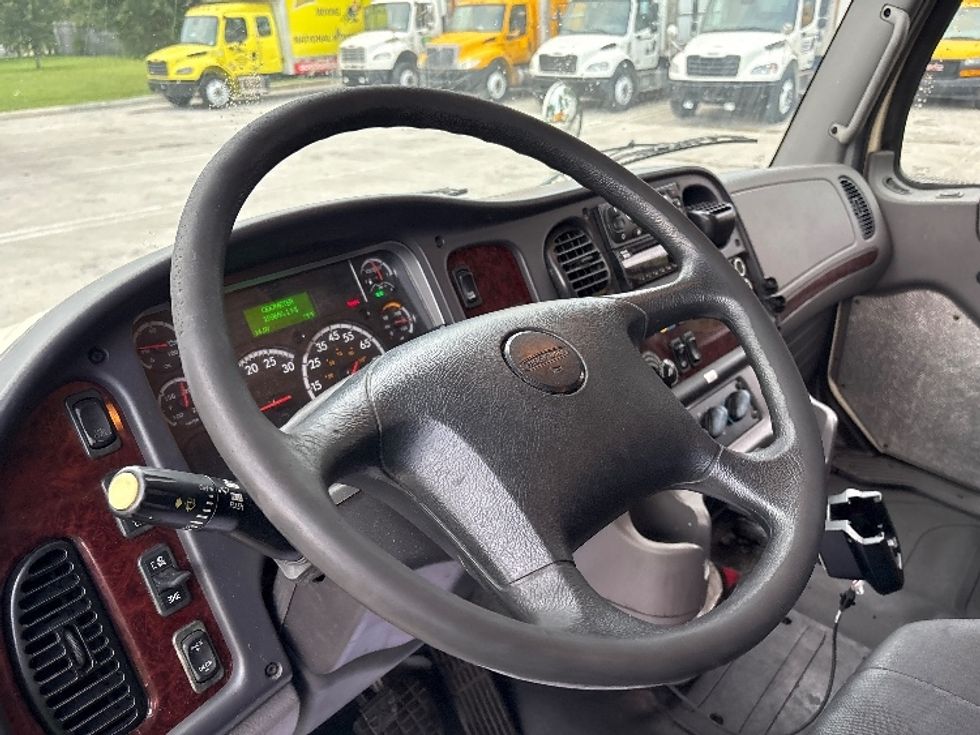 Refrigerated Truck-Light and Medium Duty Trucks-Freightliner-2019-M2-Pompano Beach-FL-159,571\n\t\tmiles-$ 52,500 - Image 17