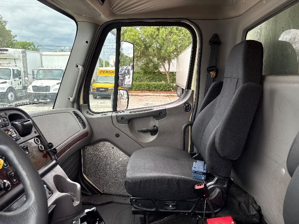 Refrigerated Truck-Light and Medium Duty Trucks-Freightliner-2019-M2-Pompano Beach-FL-159,571\n\t\tmiles-$ 52,500 - Image 19