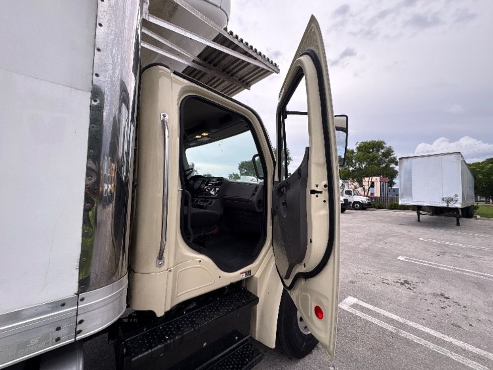 Refrigerated Truck-Light and Medium Duty Trucks-Freightliner-2019-M2-Pompano Beach-FL-159,571\n\t\tmiles-$ 52,500 - Image 20