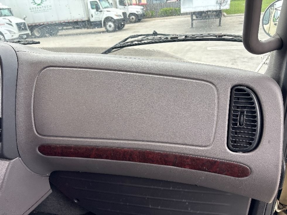 Refrigerated Truck-Light and Medium Duty Trucks-Freightliner-2019-M2-Pompano Beach-FL-159,571\n\t\tmiles-$ 52,500 - Image 21