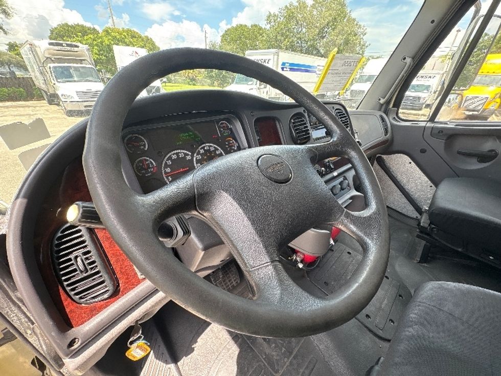 Refrigerated Truck-Light and Medium Duty Trucks-Freightliner-2019-M2-Pompano Beach-FL-177,251\n\t\tmiles-$ 47,500 - Image 17