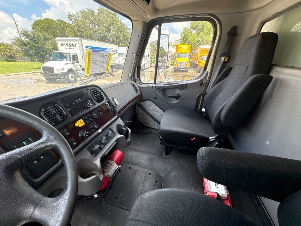 Refrigerated Truck-Light and Medium Duty Trucks-Freightliner-2019-M2-Pompano Beach-FL-177,251\n\t\tmiles-$ 47,500 - Image 19