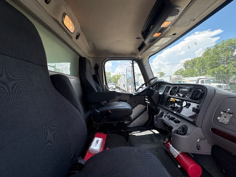 Refrigerated Truck-Light and Medium Duty Trucks-Freightliner-2019-M2-Pompano Beach-FL-177,251\n\t\tmiles-$ 47,500 - Image 22
