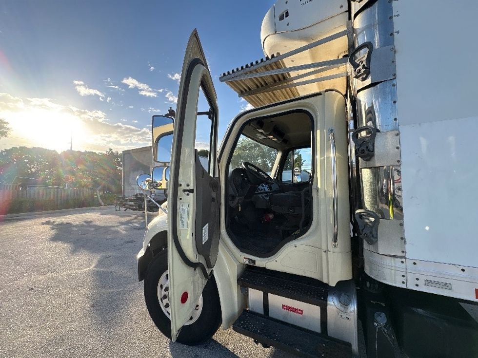 Refrigerated Truck-Light and Medium Duty Trucks-Freightliner-2019-M2-Pompano Beach-FL-230,036\n\t\tmiles-$ 41,750 - Image 16