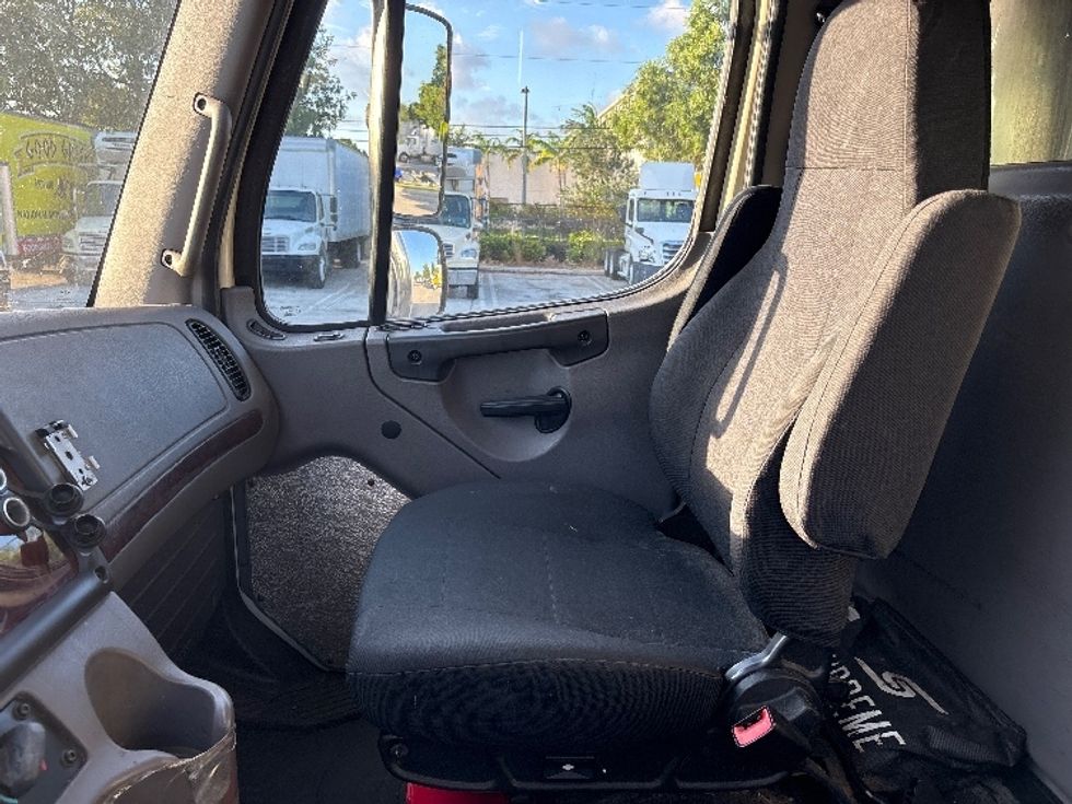 Refrigerated Truck-Light and Medium Duty Trucks-Freightliner-2019-M2-Pompano Beach-FL-230,036\n\t\tmiles-$ 41,750 - Image 19