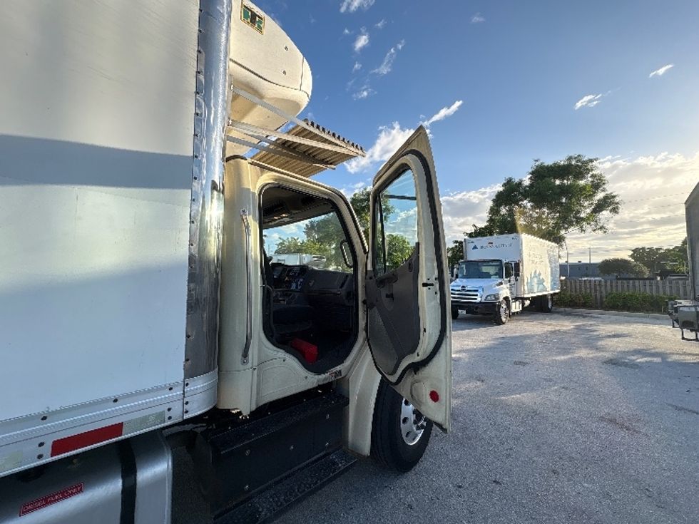 Refrigerated Truck-Light and Medium Duty Trucks-Freightliner-2019-M2-Pompano Beach-FL-230,036\n\t\tmiles-$ 41,750 - Image 20