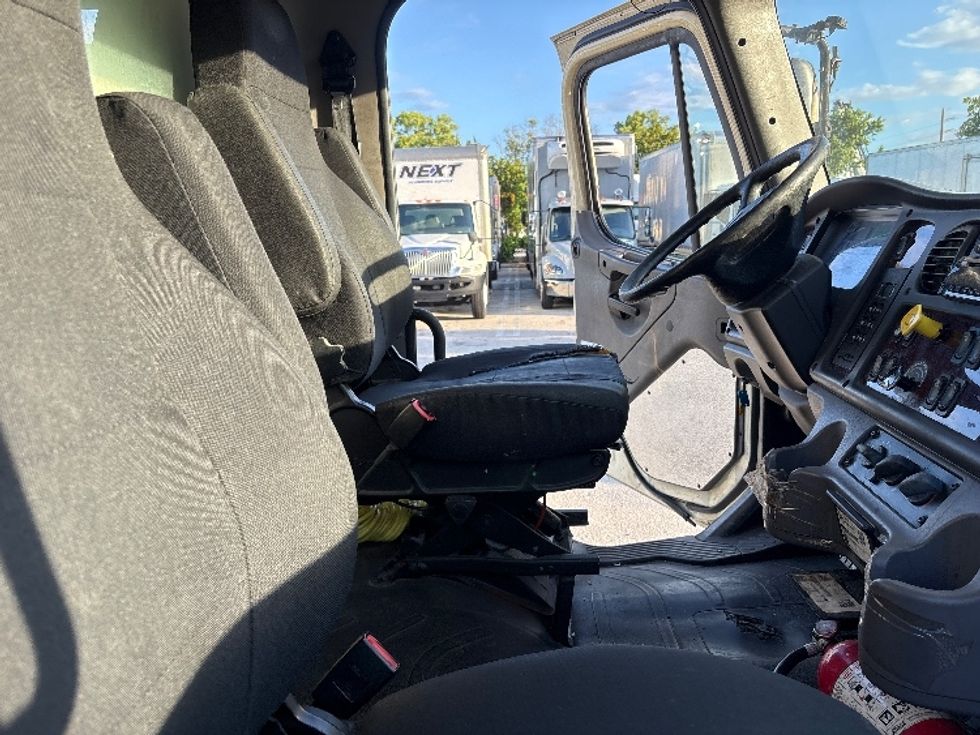 Refrigerated Truck-Light and Medium Duty Trucks-Freightliner-2019-M2-Pompano Beach-FL-230,036\n\t\tmiles-$ 41,750 - Image 22