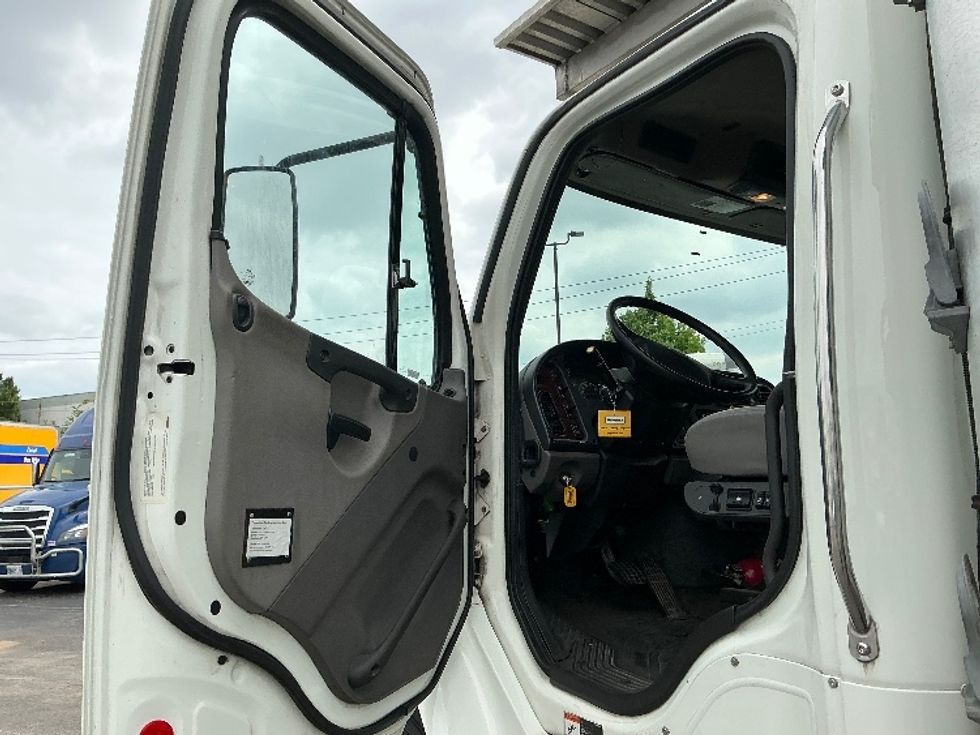 Refrigerated Truck-Light and Medium Duty Trucks-Freightliner-2019-M2-Poplar Bluff-MO-367,076\n\t\tmiles-$ 28,750 - Image 15