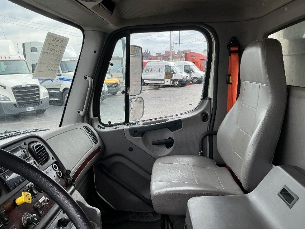 Refrigerated Truck-Light and Medium Duty Trucks-Freightliner-2019-M2-Poplar Bluff-MO-367,076\n\t\tmiles-$ 28,750 - Image 19