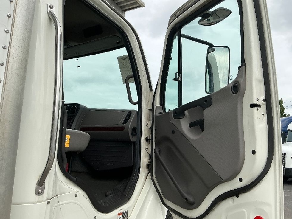 Refrigerated Truck-Light and Medium Duty Trucks-Freightliner-2019-M2-Poplar Bluff-MO-367,076\n\t\tmiles-$ 28,750 - Image 20