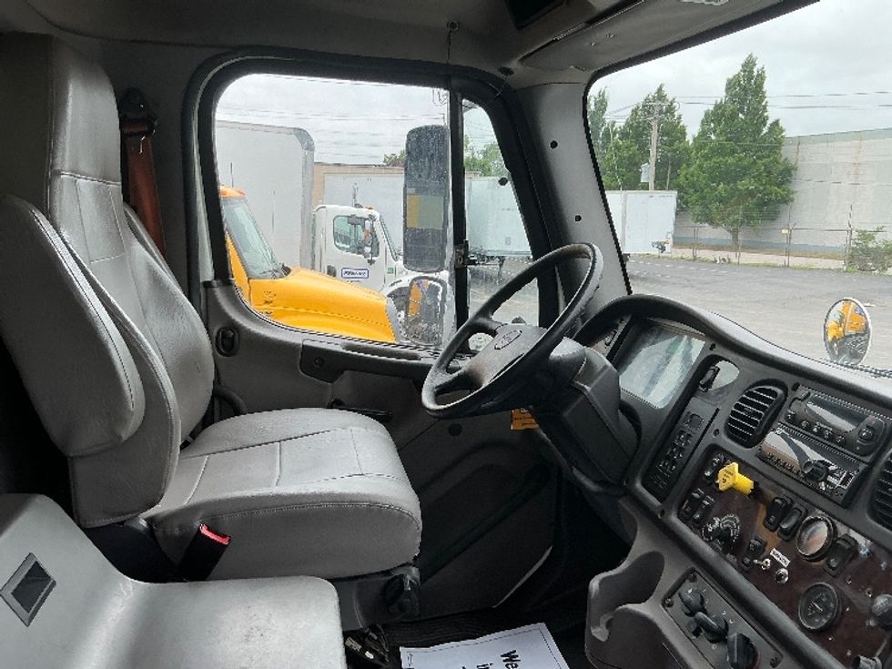 Refrigerated Truck-Light and Medium Duty Trucks-Freightliner-2019-M2-Poplar Bluff-MO-367,076\n\t\tmiles-$ 28,750 - Image 21