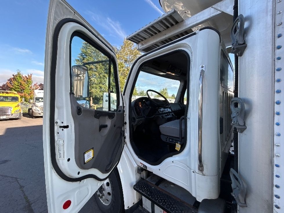 Refrigerated Truck-Light and Medium Duty Trucks-Freightliner-2019-M2-Portland-OR-232,668\n\t\tmiles-$ 56,750 - Image 15