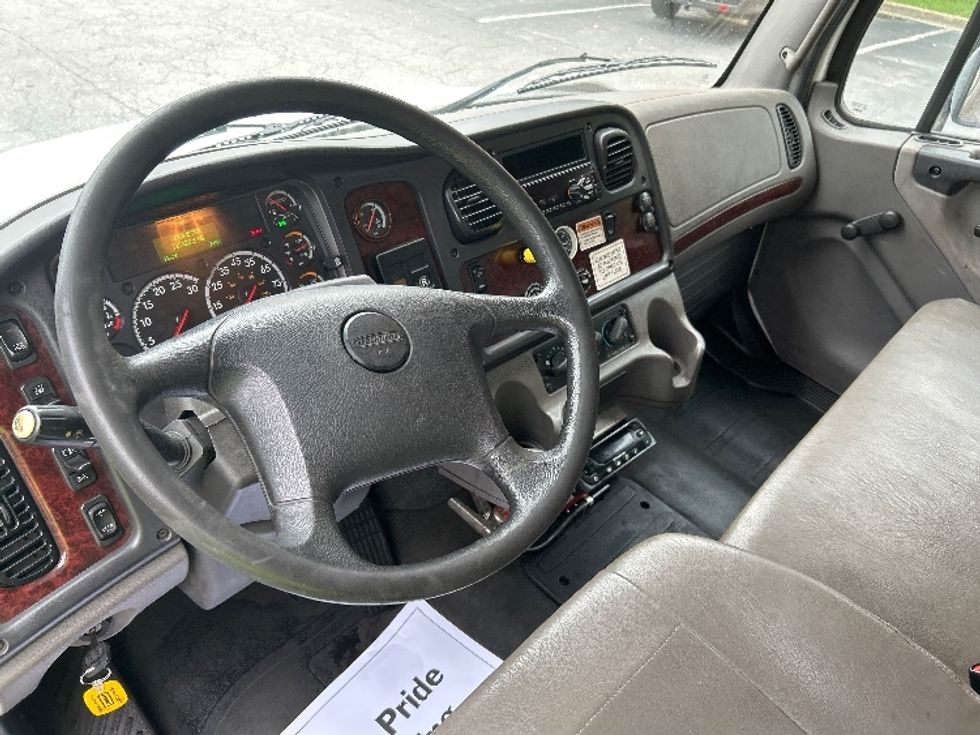 Refrigerated Truck-Light and Medium Duty Trucks-Freightliner-2019-M2-Prince George-VA-116,000\n\t\tmiles-$ 51,500 - Image 13