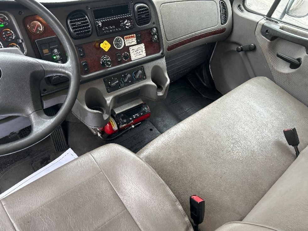 Refrigerated Truck-Light and Medium Duty Trucks-Freightliner-2019-M2-Prince George-VA-116,000\n\t\tmiles-$ 51,500 - Image 18