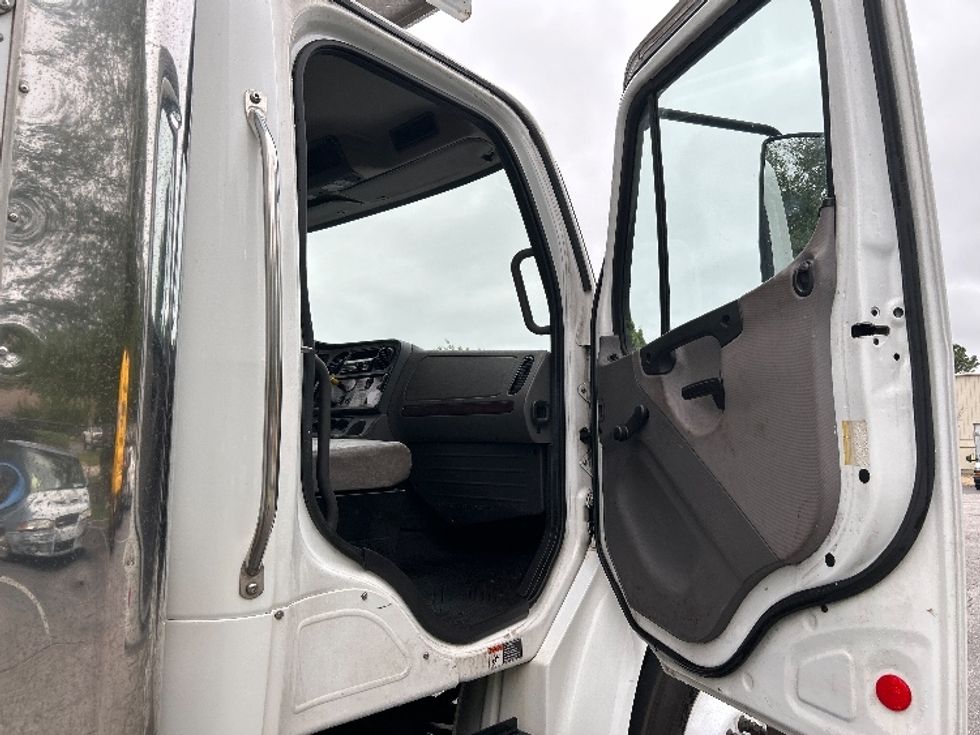 Refrigerated Truck-Light and Medium Duty Trucks-Freightliner-2019-M2-Prince George-VA-116,000\n\t\tmiles-$ 51,500 - Image 19
