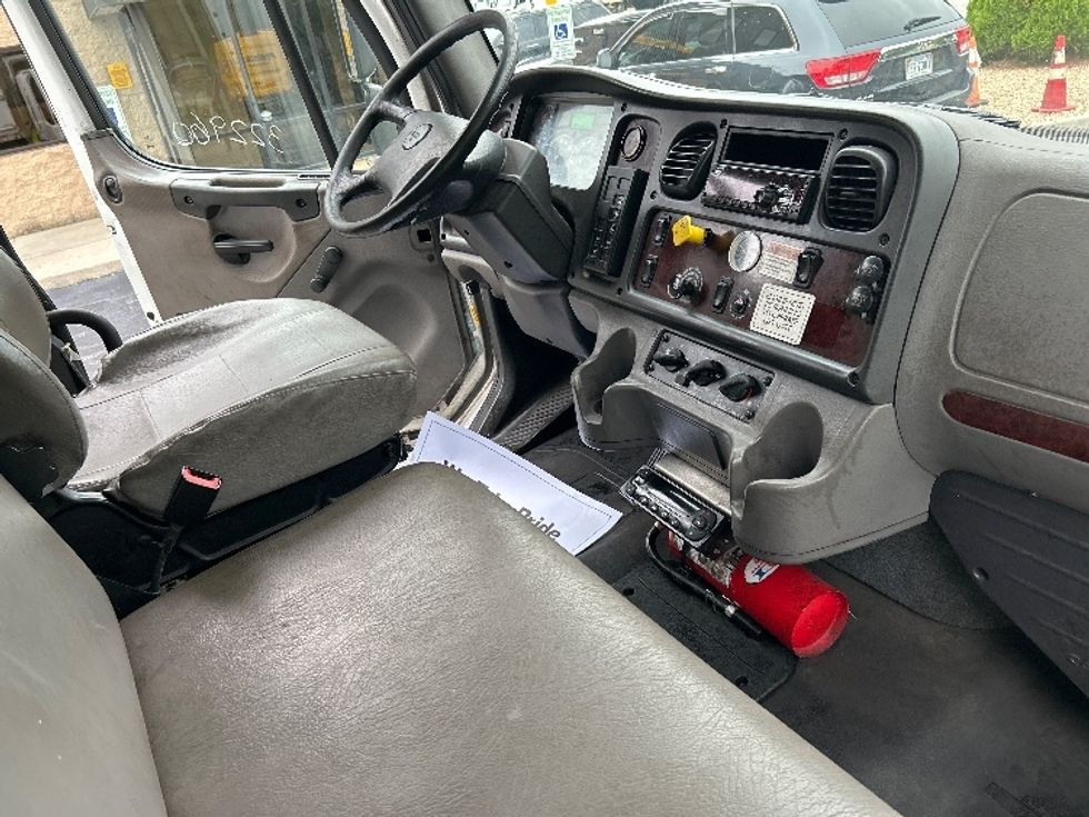 Refrigerated Truck-Light and Medium Duty Trucks-Freightliner-2019-M2-Prince George-VA-116,000\n\t\tmiles-$ 51,500 - Image 21