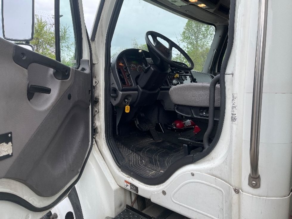 Refrigerated Truck-Light and Medium Duty Trucks-Freightliner-2019-M2-Prince George-VA-241,790\n\t\tmiles-$ 46,000 - Image 16