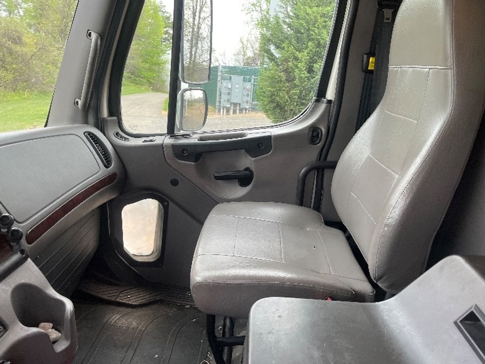 Refrigerated Truck-Light and Medium Duty Trucks-Freightliner-2019-M2-Prince George-VA-241,790\n\t\tmiles-$ 46,000 - Image 19