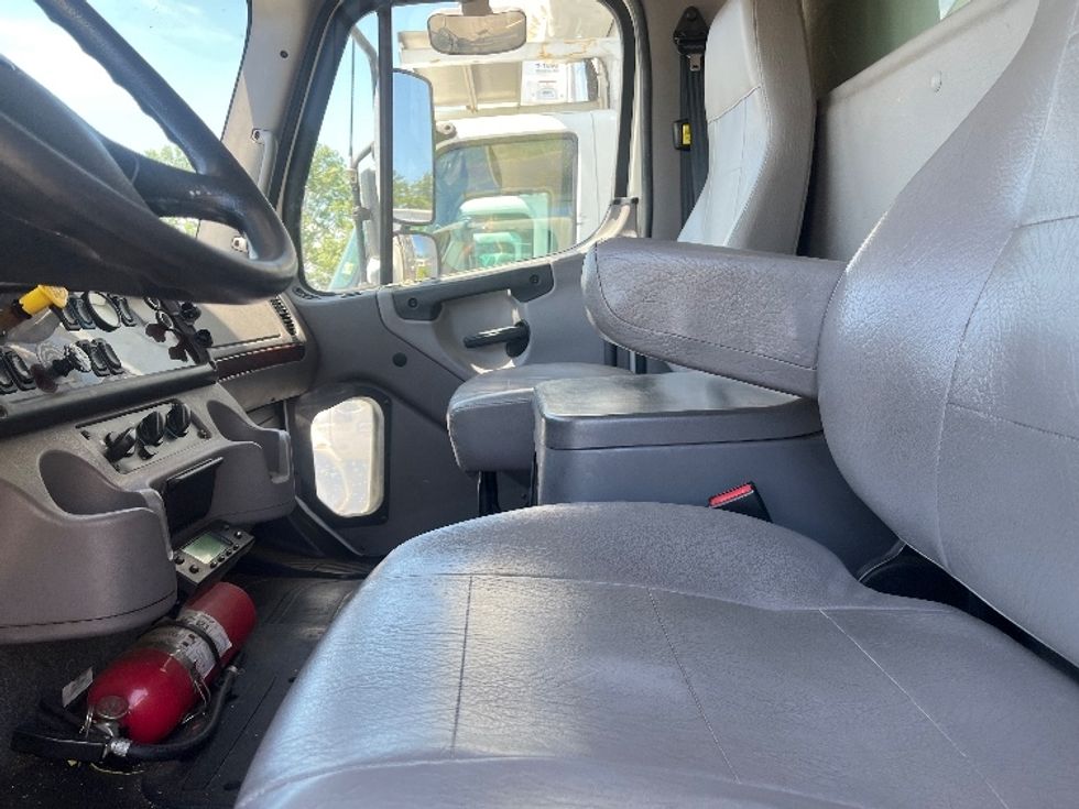 2019 Freightliner M2 106 Medium Duty photo 14