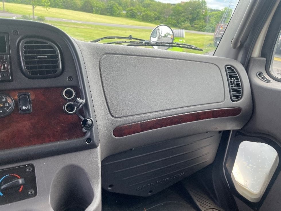 2019 Freightliner M2 106 Medium Duty photo 18